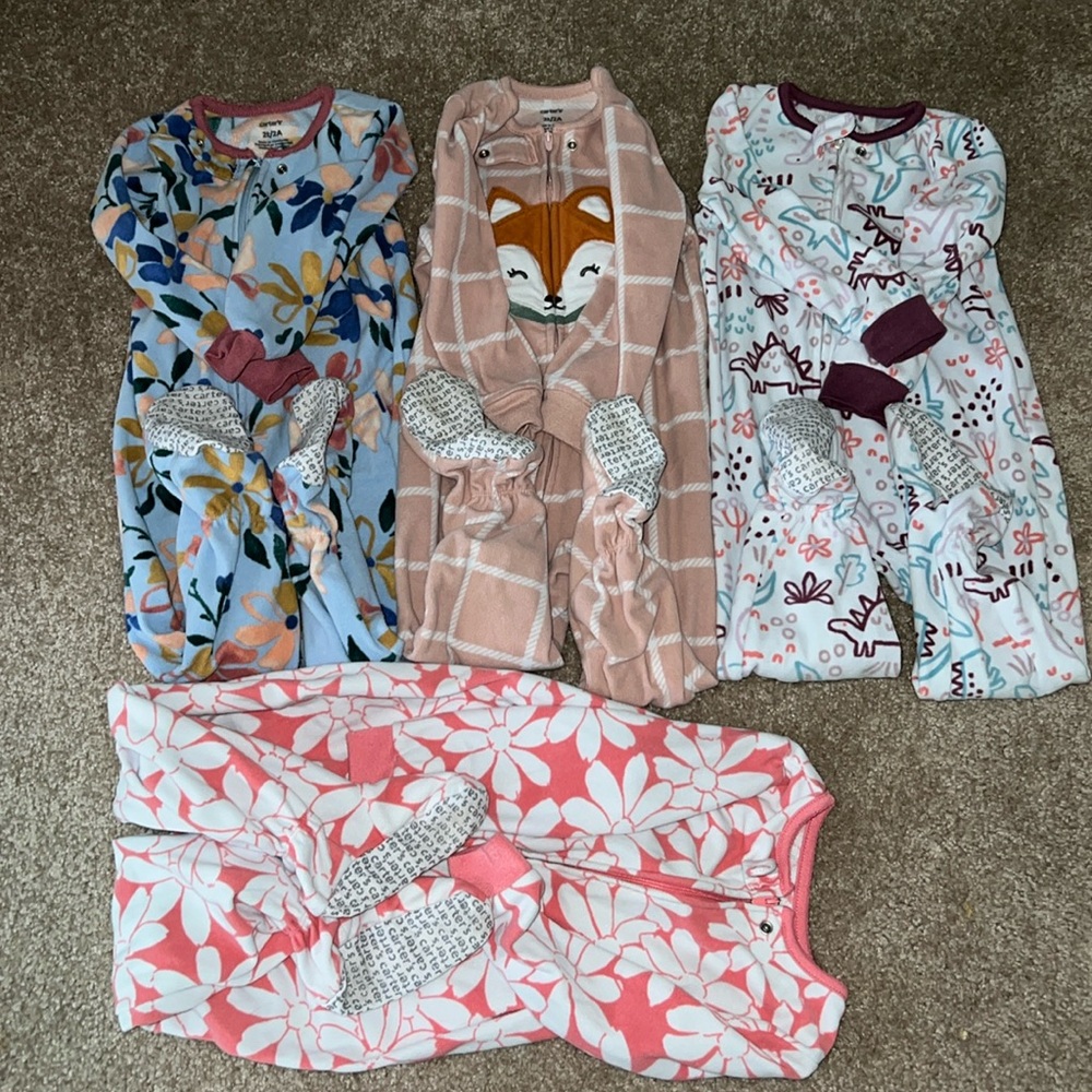 4 Zip Up pajamas 2T Carter’s